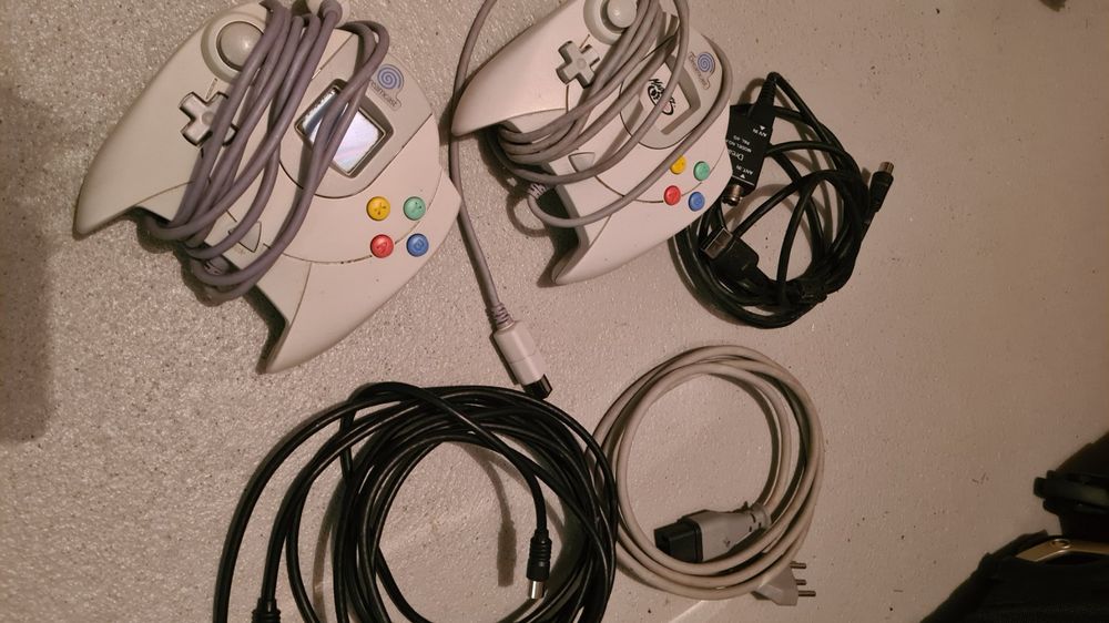2x dreamcast Controller + 2x memory card + cable Kaufen auf Ricardo