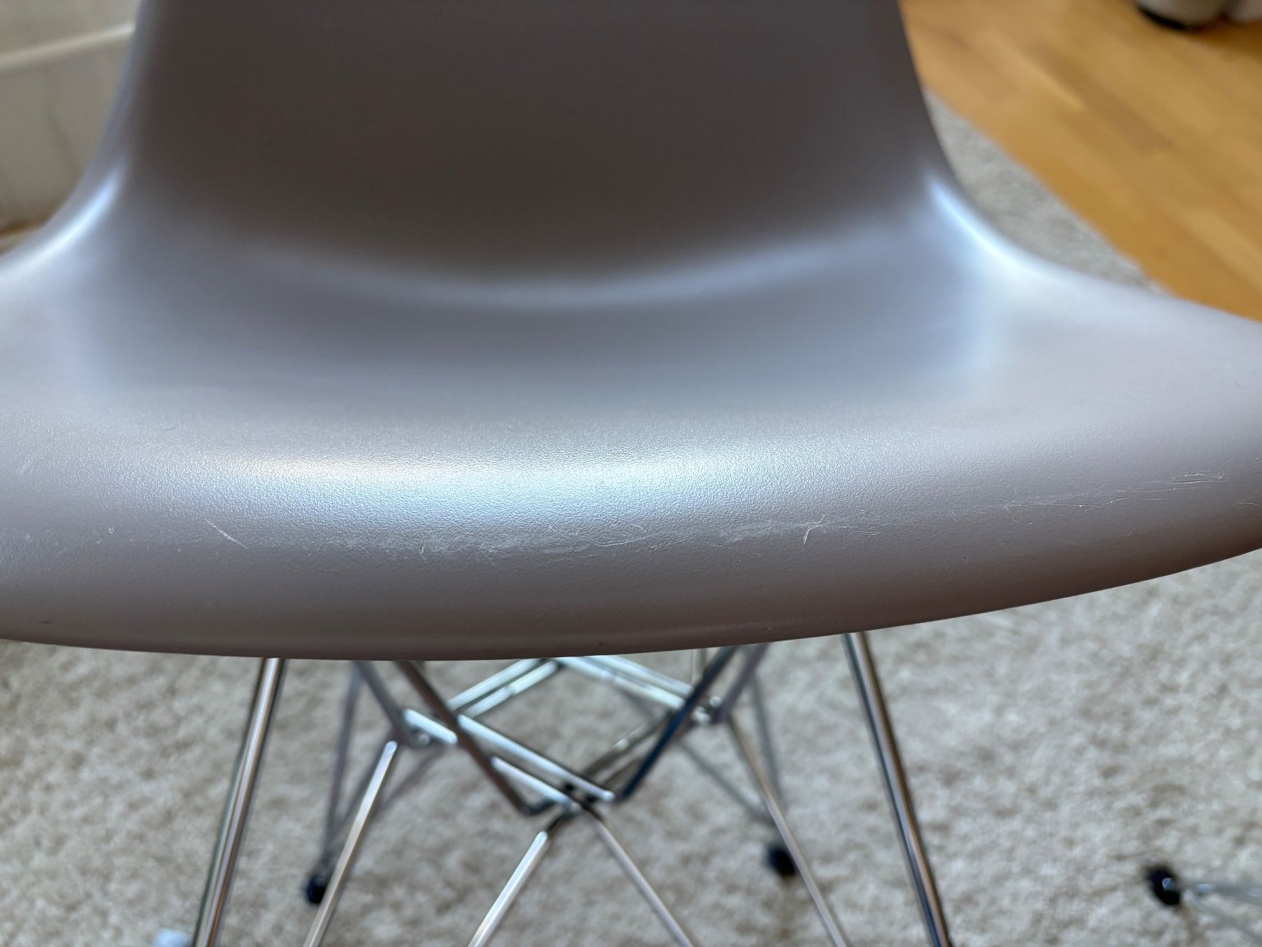 Vitra Sedie: 2 Vitra - Eames Plastic Side Chair DSR, mit Kratzern – Usato da Luzern venduto da SMOOS 4