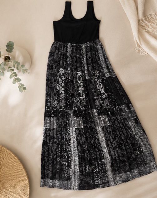 Kleider: Robe motif fleurs grises – Gebraucht aus Pully von lsn_fx7q