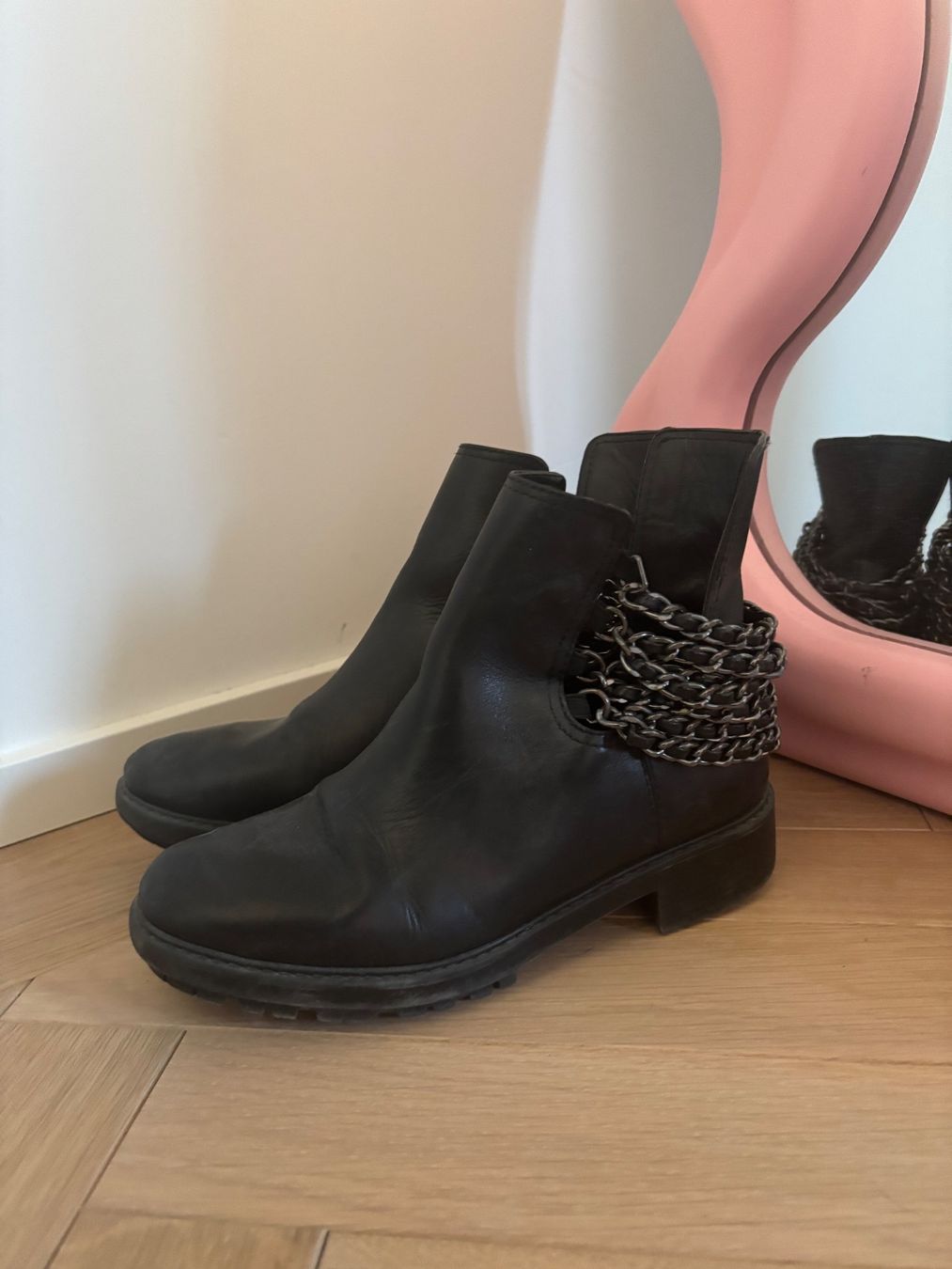 Zara Scarpe da donna: Schwarze Stiefeletten mit Kette Gr. 37 – Usato da Zürich venduto da nadine_elle