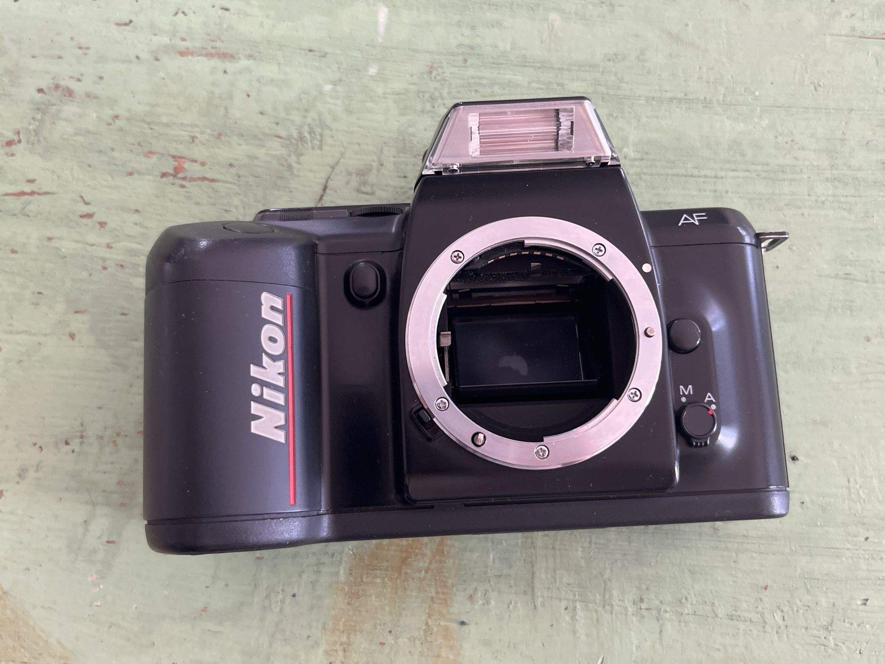 Nikon Fotocamera: Nikon F-401 Spiegelreflexkamera – Difettoso da Chiasso venduto da AzenYa
