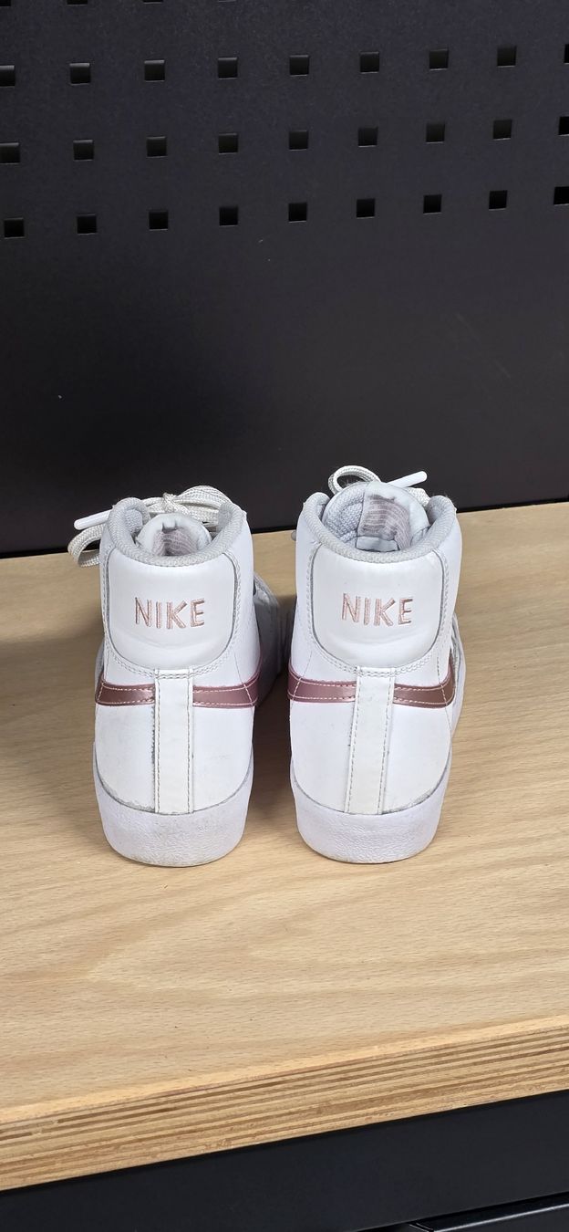 Nike Scarpe per ragazze: Nike Blazer Mid Gr. 35,5 – Nuovo (secondo la descrizione) da Rupperswil venduto da Simke. 1