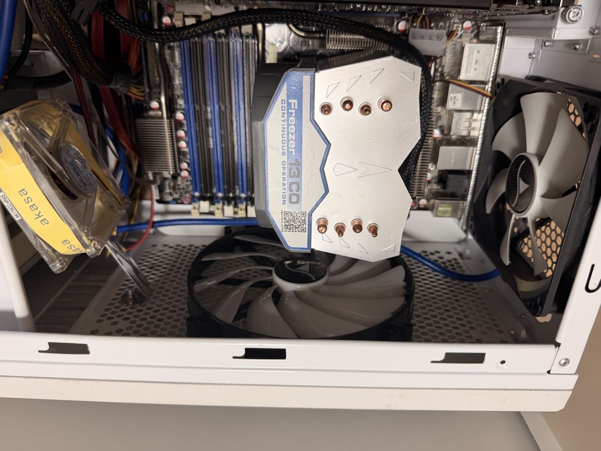 PC: 2 Desktop ohne HD mit defekten Mainboard – Difettoso da Frauenfeld venduto da Pknez 2