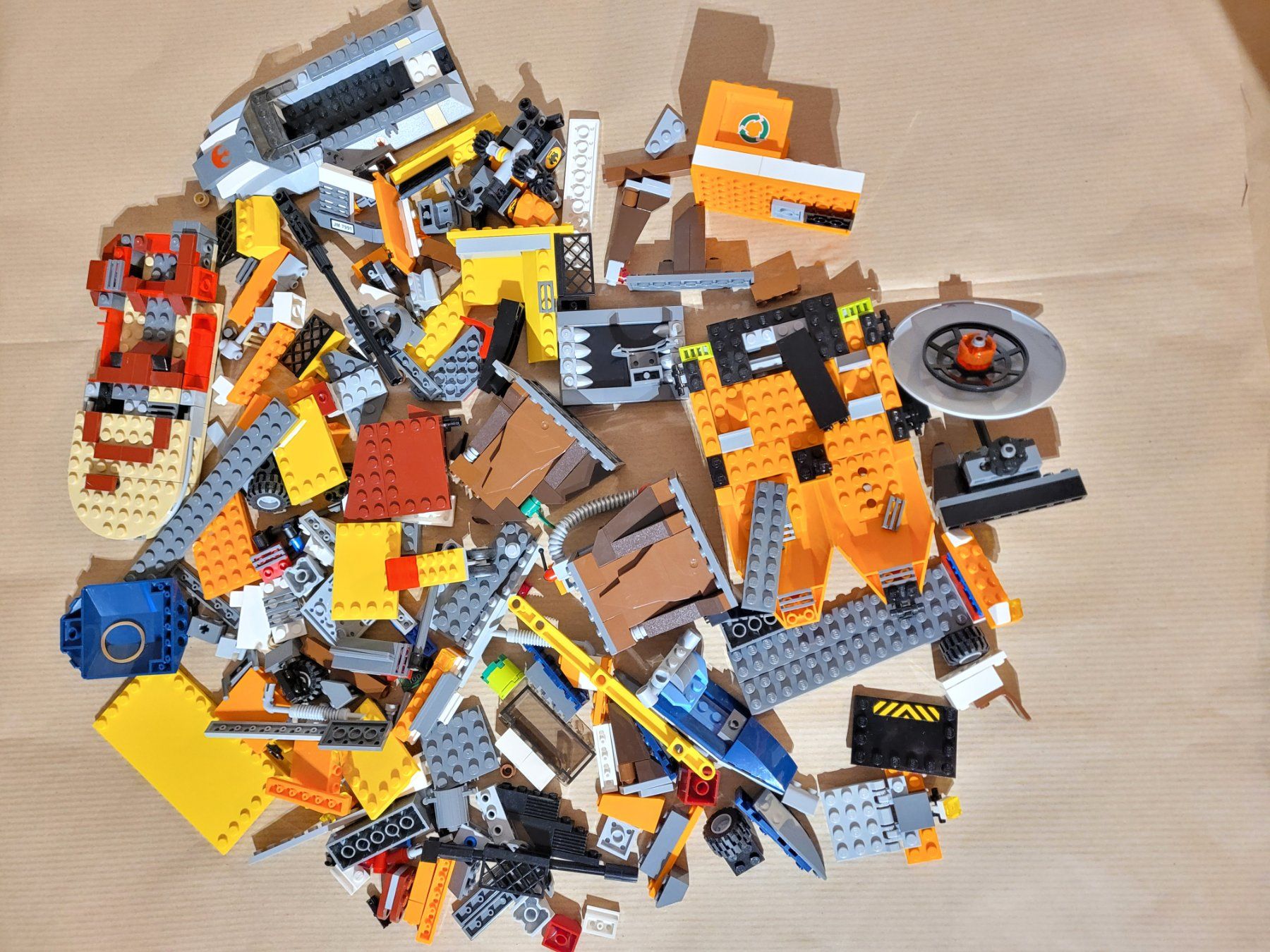 Lego Kit di costruzioni: Lot de Lego city, Star Wars etc – Usato da La Tour-de-Peilz venduto da estelle69