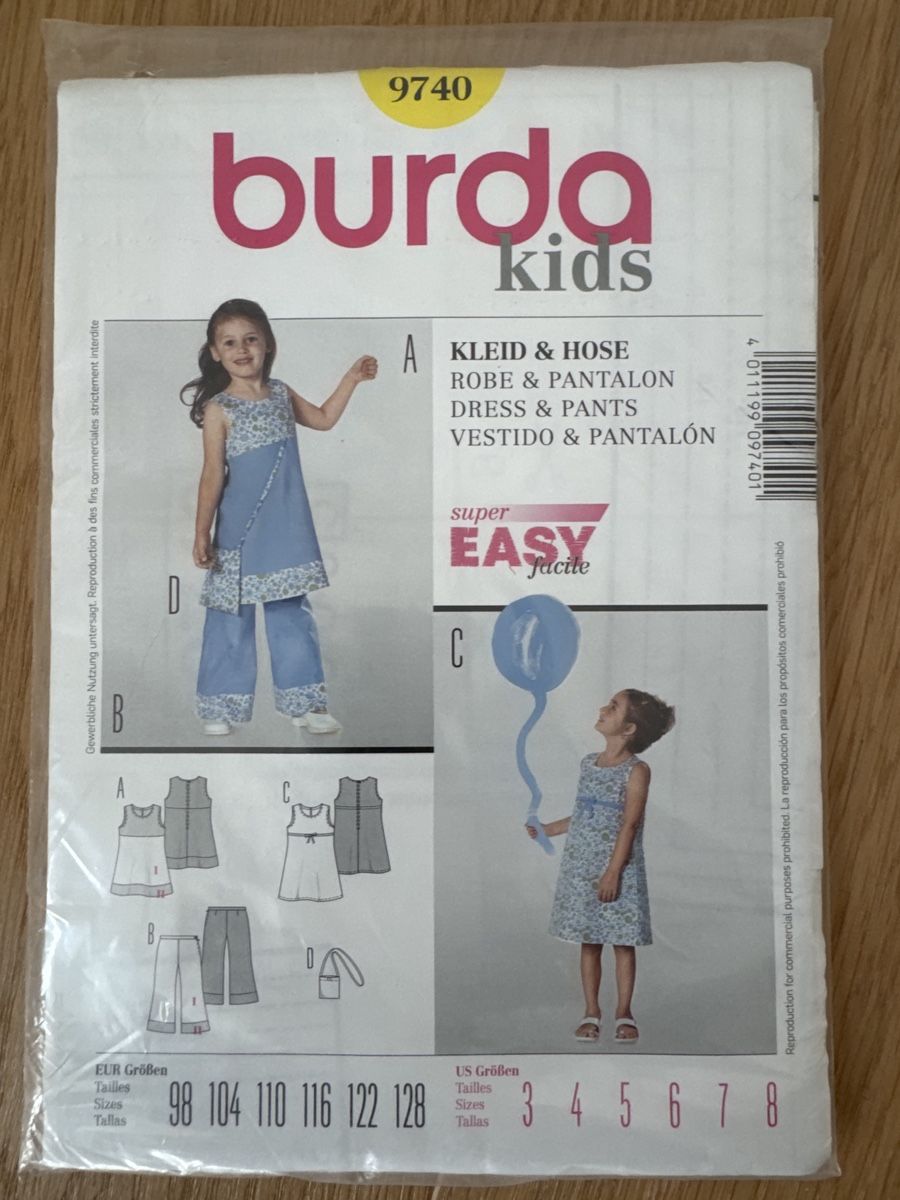 Cartamodelli: Burda Schnittmuster 9740 - Kleid & Hose - Gr. 98-128 – Nuovo e nell'imballaggio originale da Grüt (Gossau ZH) venduto da Matthias118