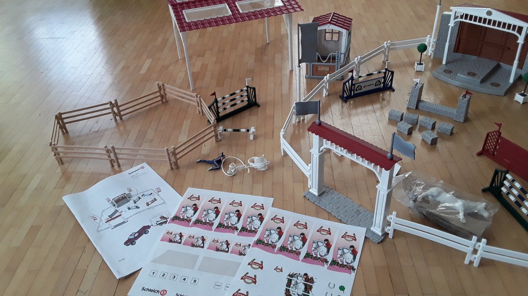 Giocattoli: Schleich reitertiurnier, reitschule, box – Nuovo (secondo la descrizione) da Dagmersellen venduto da L.Ga. 2