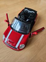 Sammlung von Barbie, Pferd, Auto, Kleider, Schuhe