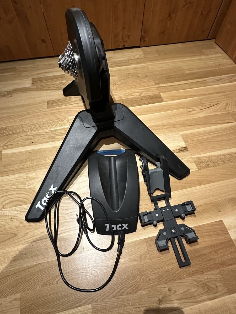 Home trainer Tacx flux Smart avec adaptateur axe (Gebraucht) in Salins ...