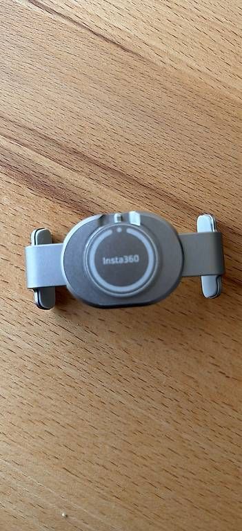 Staffe: Insta360 Flow Magnet-Handyhalterung mit Kabel & Tasche  – Usato da Beckenried venduto da den_cl7n 1