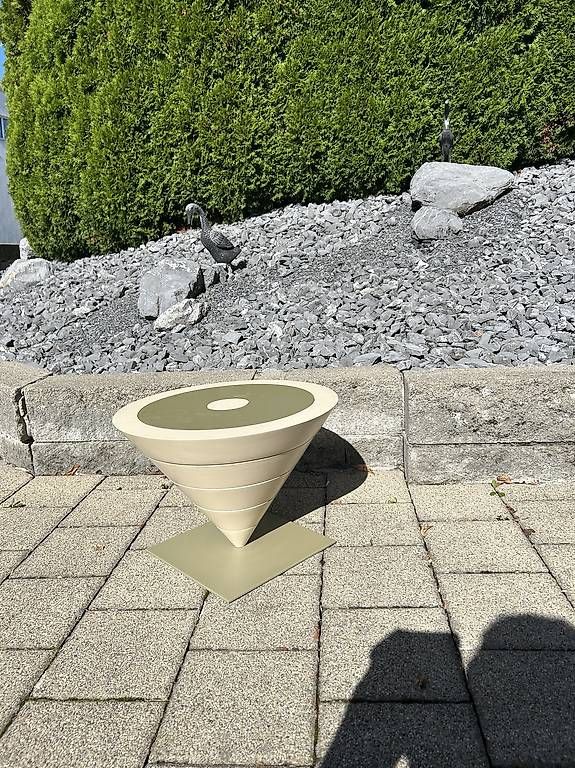 Tables: Designer Kegeltisch – D'occasion à menziken par xaver76