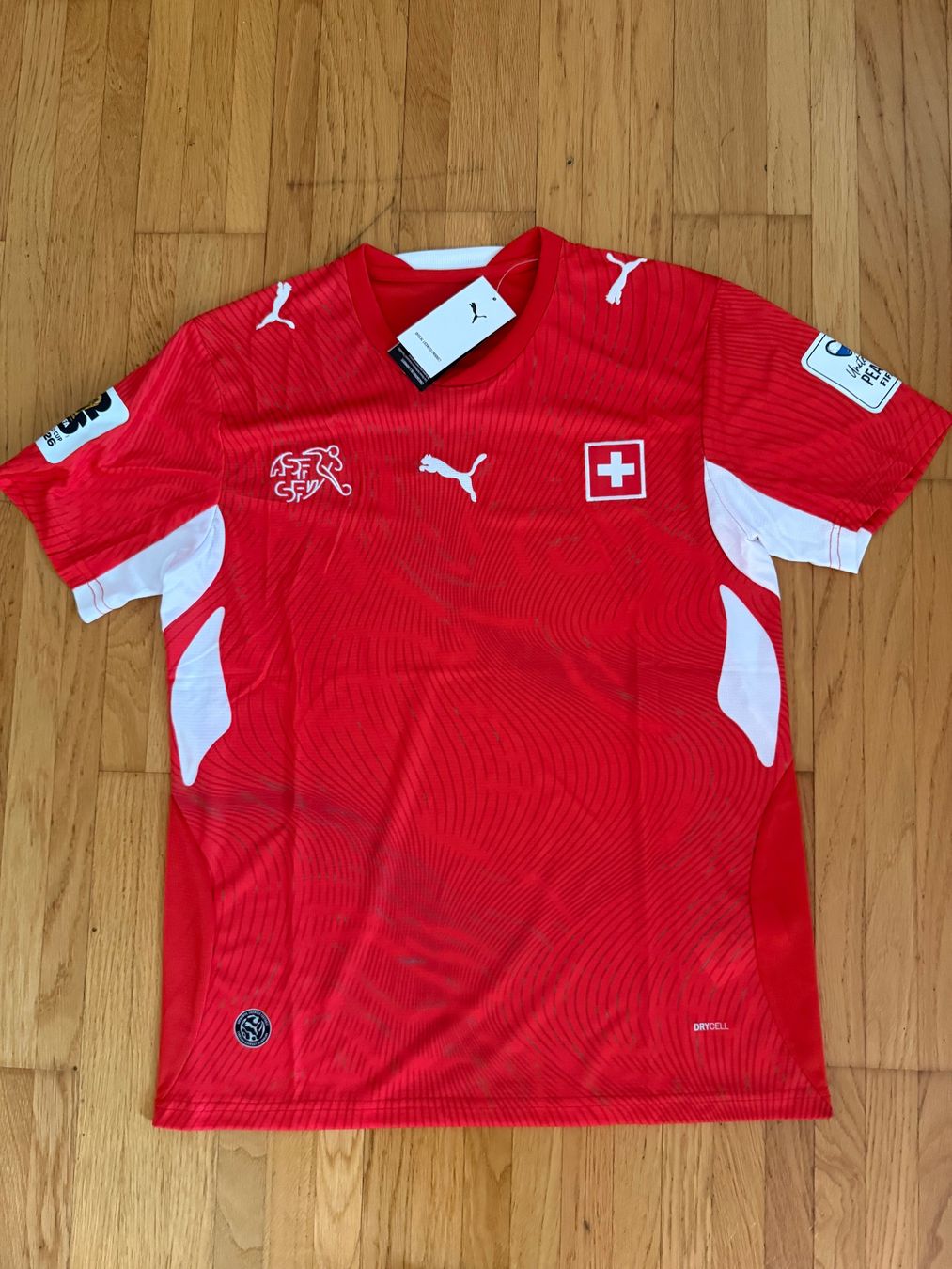 Camicie: Schweiz Trikot WM2026 - Neu - Small – Nuovo e nell'imballaggio originale da Zürich venduto da PMJ-Shop