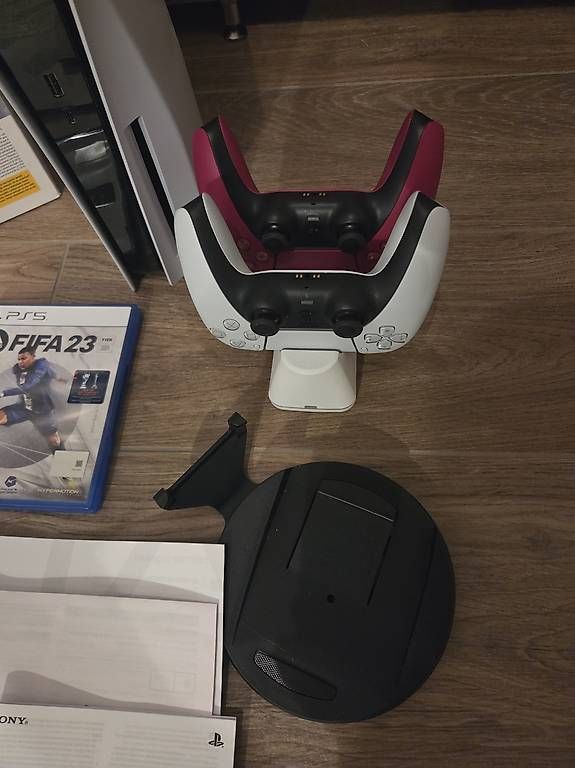 Sony Console: Sony PlayStation 5 Disc Edition  2 Controller + Zubehör – Usato da Hildisrieden venduto da Wydenhof1 3