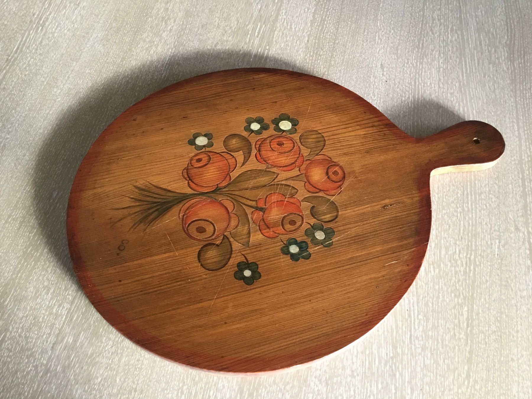 Servierplatten: Rundes Käse - oder Pizzabrett mit Blumenmalerei – Gebraucht aus Schönenwerd von simca04 2