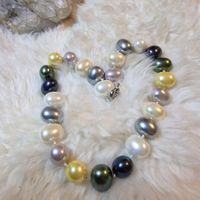 Elegante Vintage-Perlenkette aus bunten großen Perlen