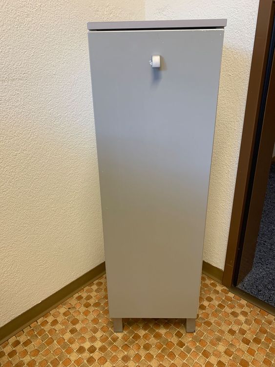 Einfacher Schmaler Schrank 5 Buchstaben