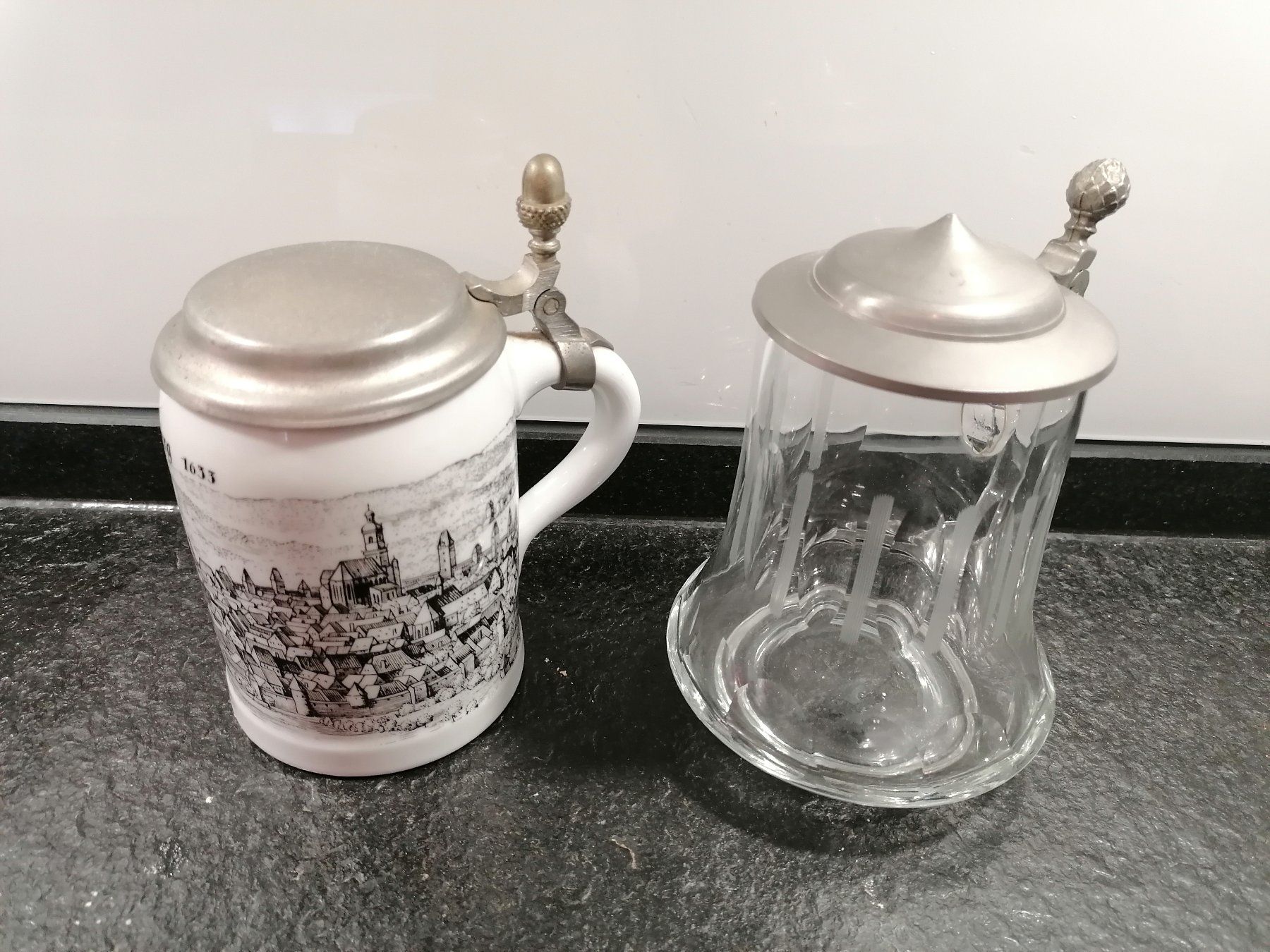 Bicchieri: Bierkrüge mit Deckel aus Zinn – Usato da Büsingen venduto da Scor88