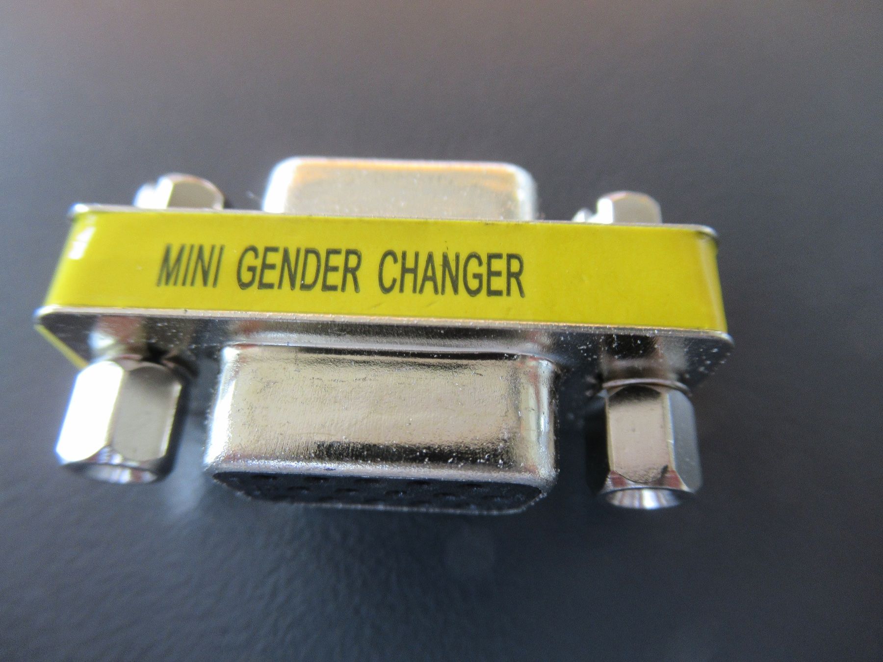 Laufwerke & Adapter: VGA Gender Changer 2x15-pol – Gebraucht aus Obergösgen von cairn