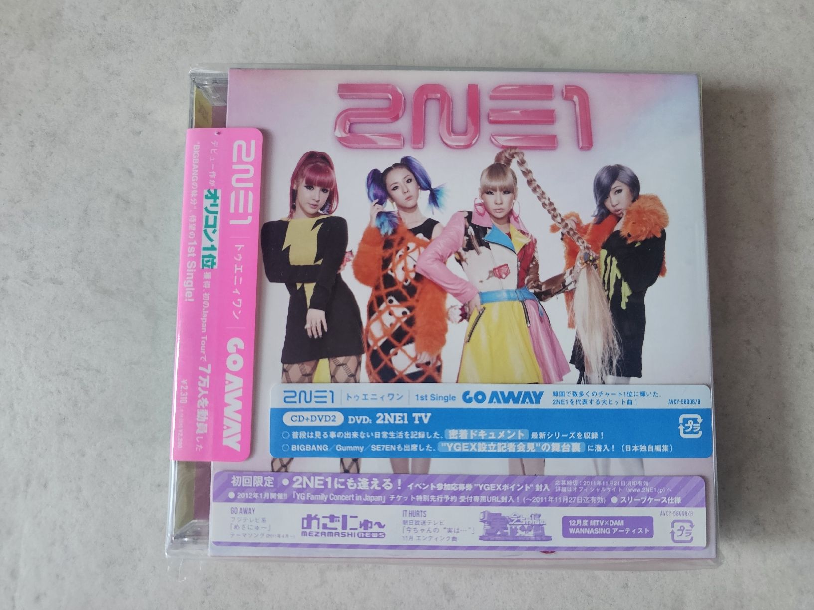 CD: 2NE1  -  Go Away  /  CD + DVD Fabrikneu – Nuovo e nell'imballaggio originale da Schneisingen venduto da backstore24