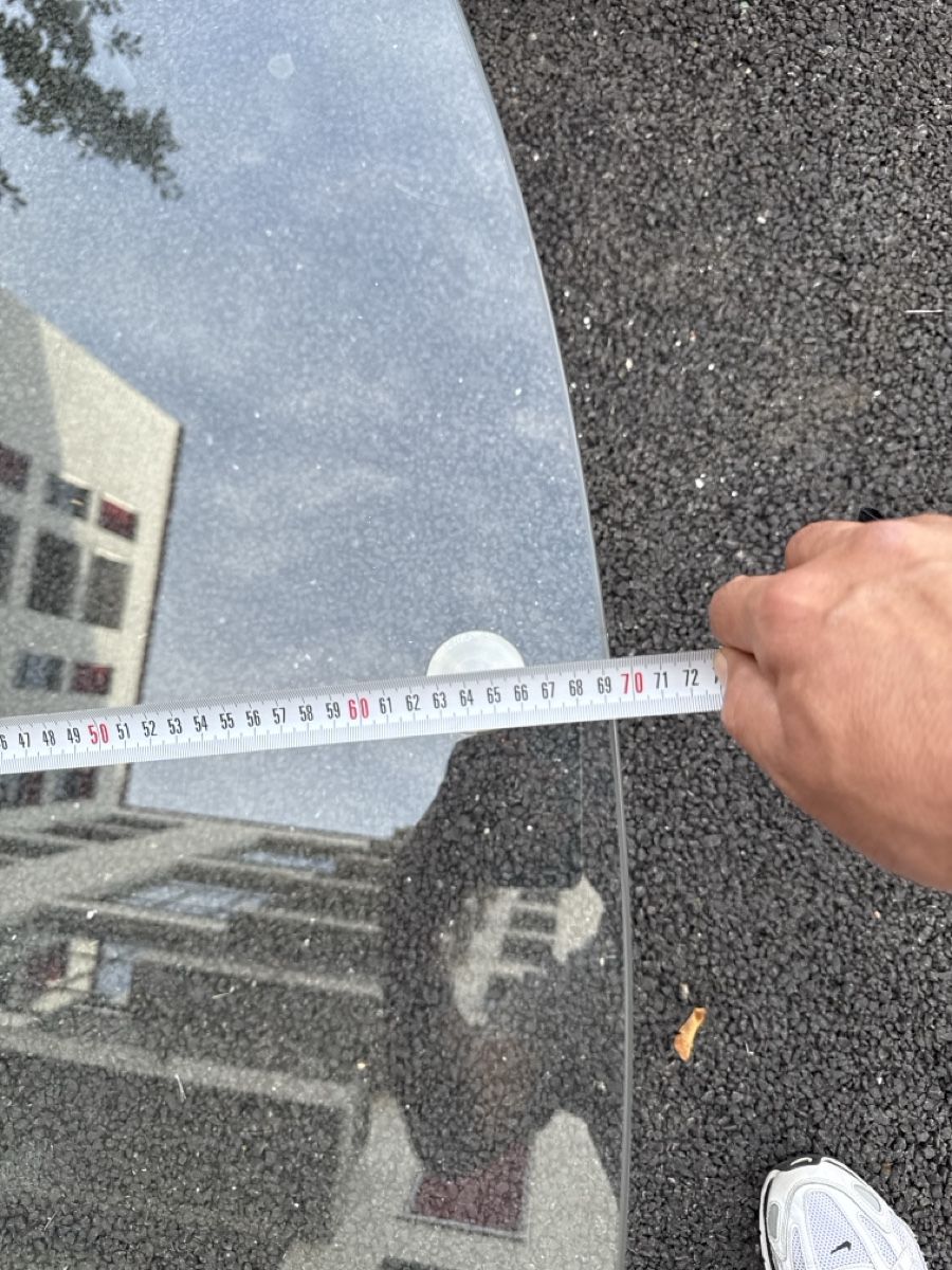 Tische: Ovaler Salontisch aus Glas – Gebraucht aus Zürich von Brockiwelt 6