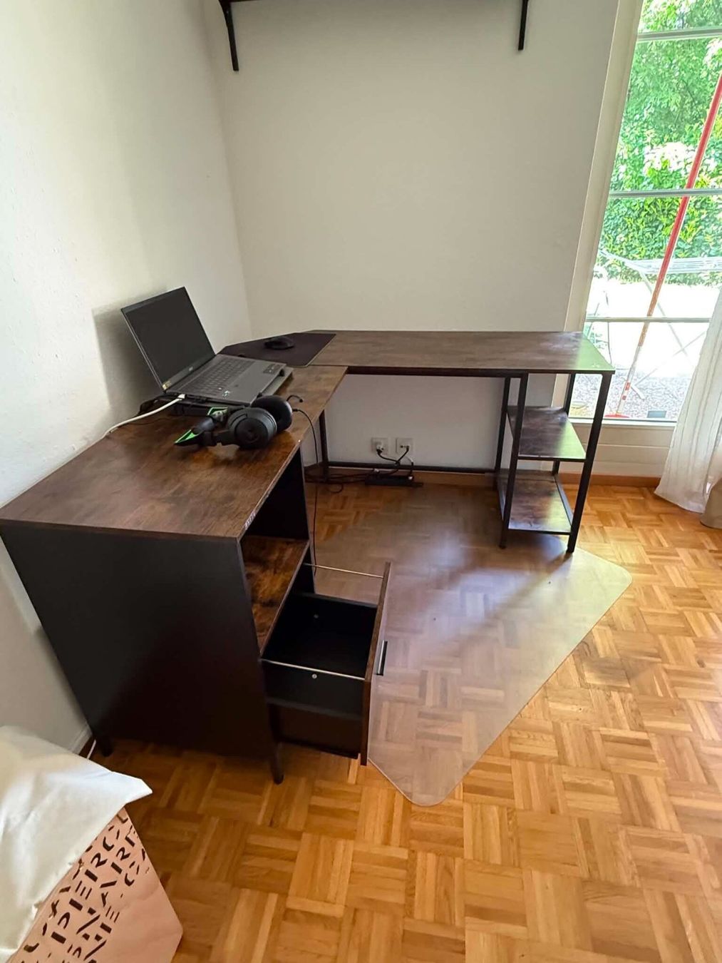 Scrivanie: Bureau d'angle avec étagère et tiroir (gratuit) – Usato da Puplinge venduto da ann_dt8g 1
