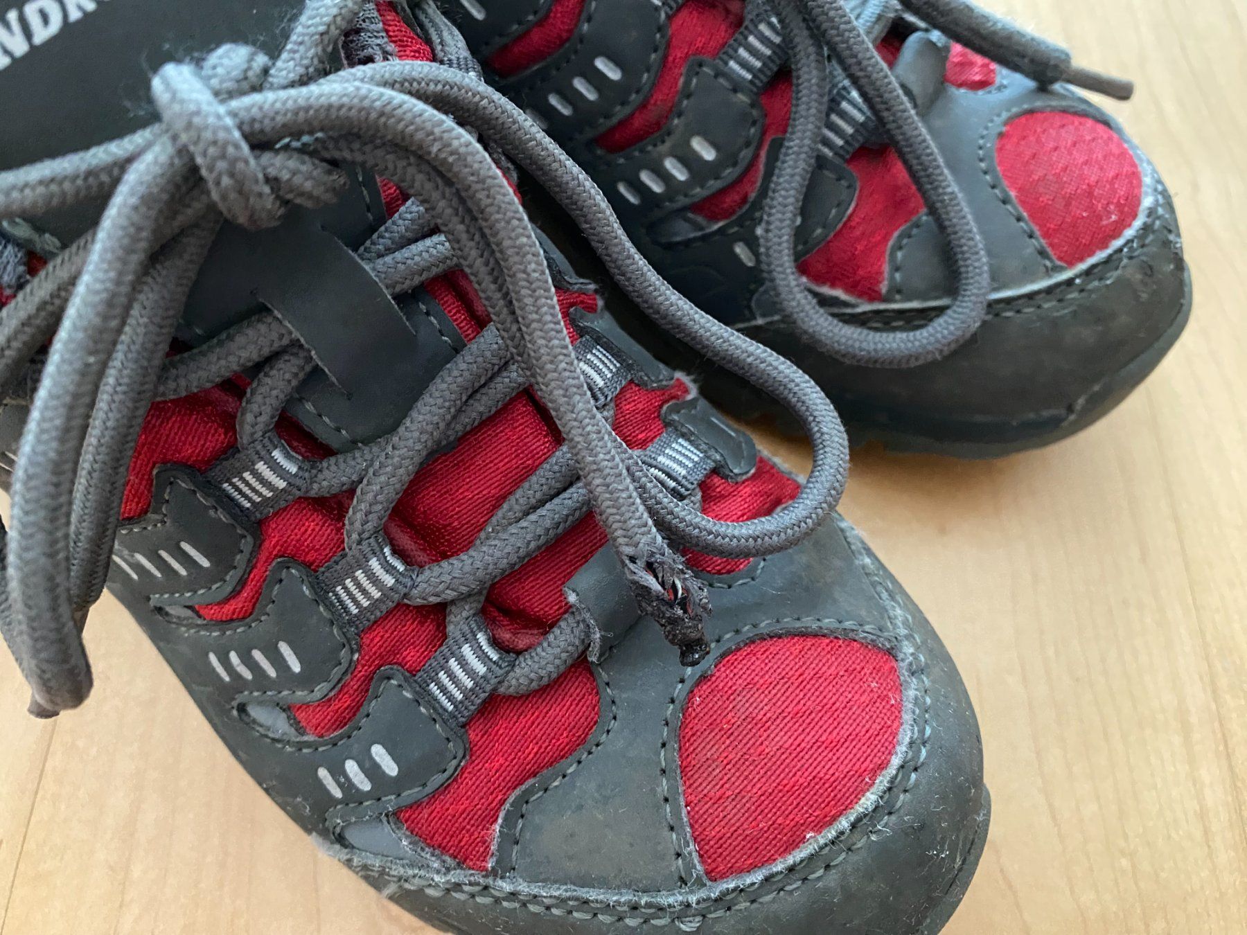 Scarpe per ragazzi: Wanderschuhe Trekkingschuhe Landrover Gr. 34 rot-grau – Usato da Flawil venduto da savoypremium 1