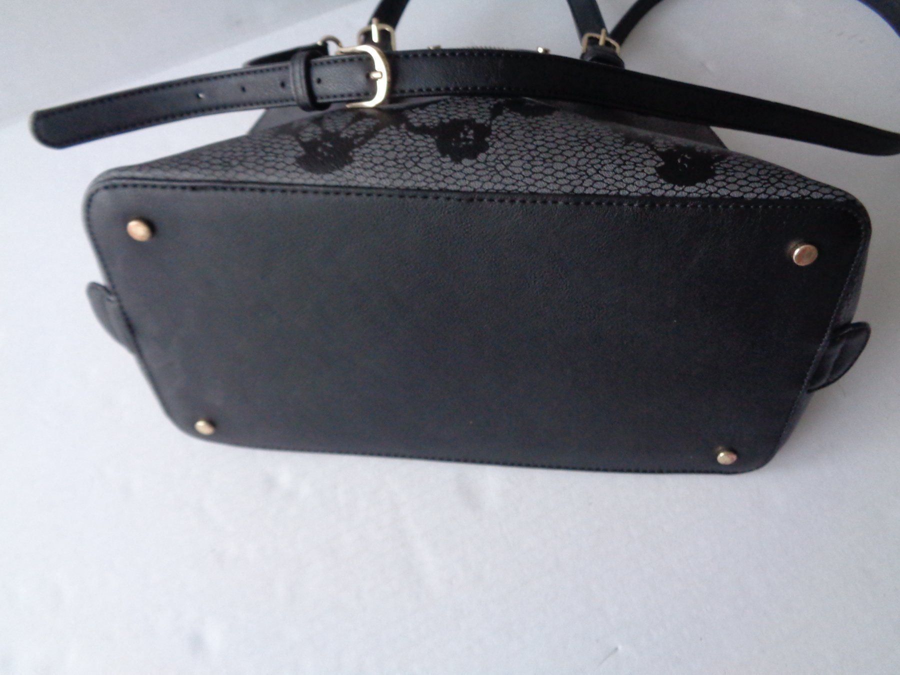 Borse da donna: Tasche LIO-JO Lederimitat grau/schwarz – Usato da Chur venduto da omonia 9