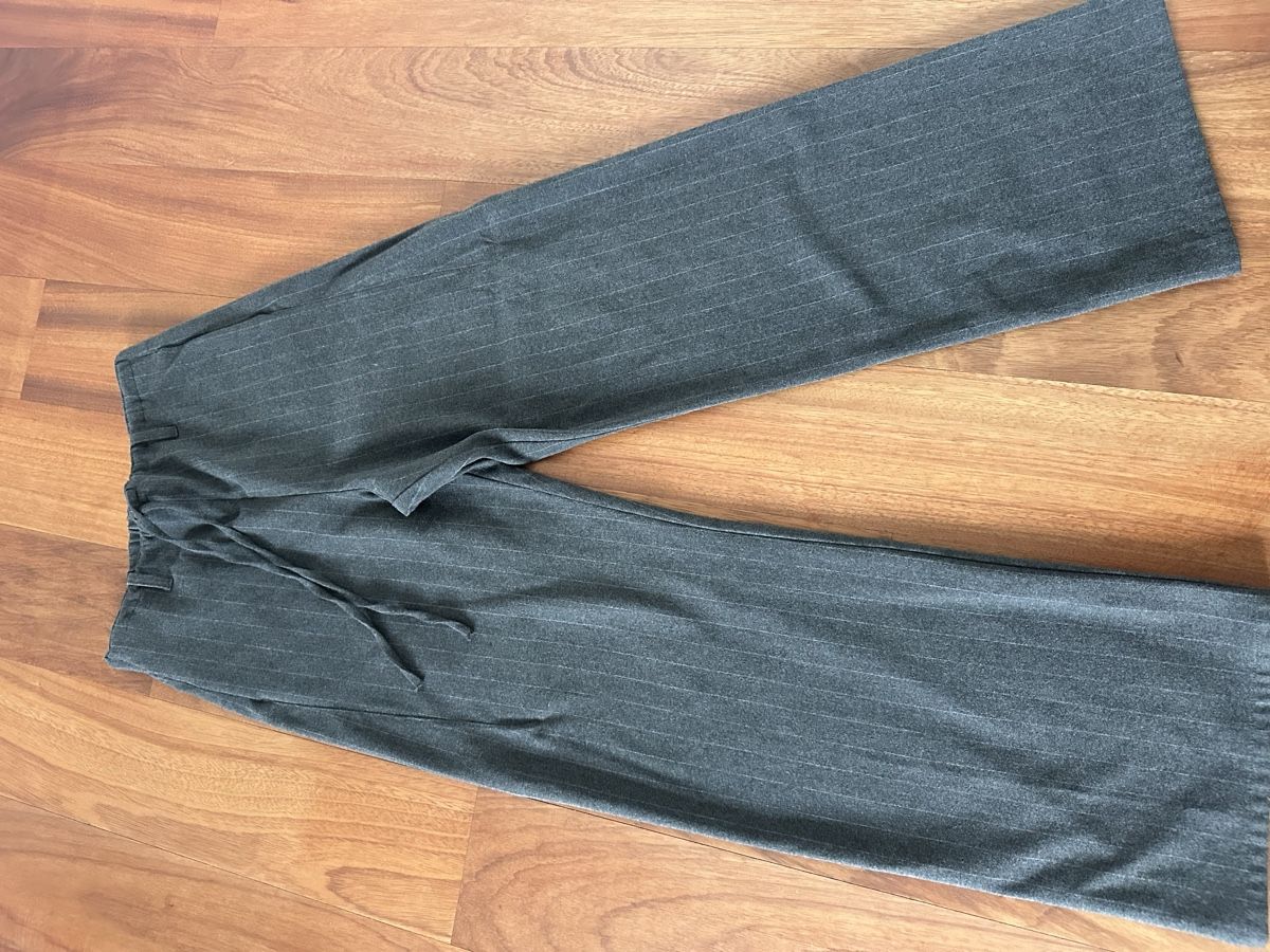 Zara Completi & Tailleur: Zara grey suit with cropped blazer – Usato da Oberwil b. Zug venduto da An_you78 1
