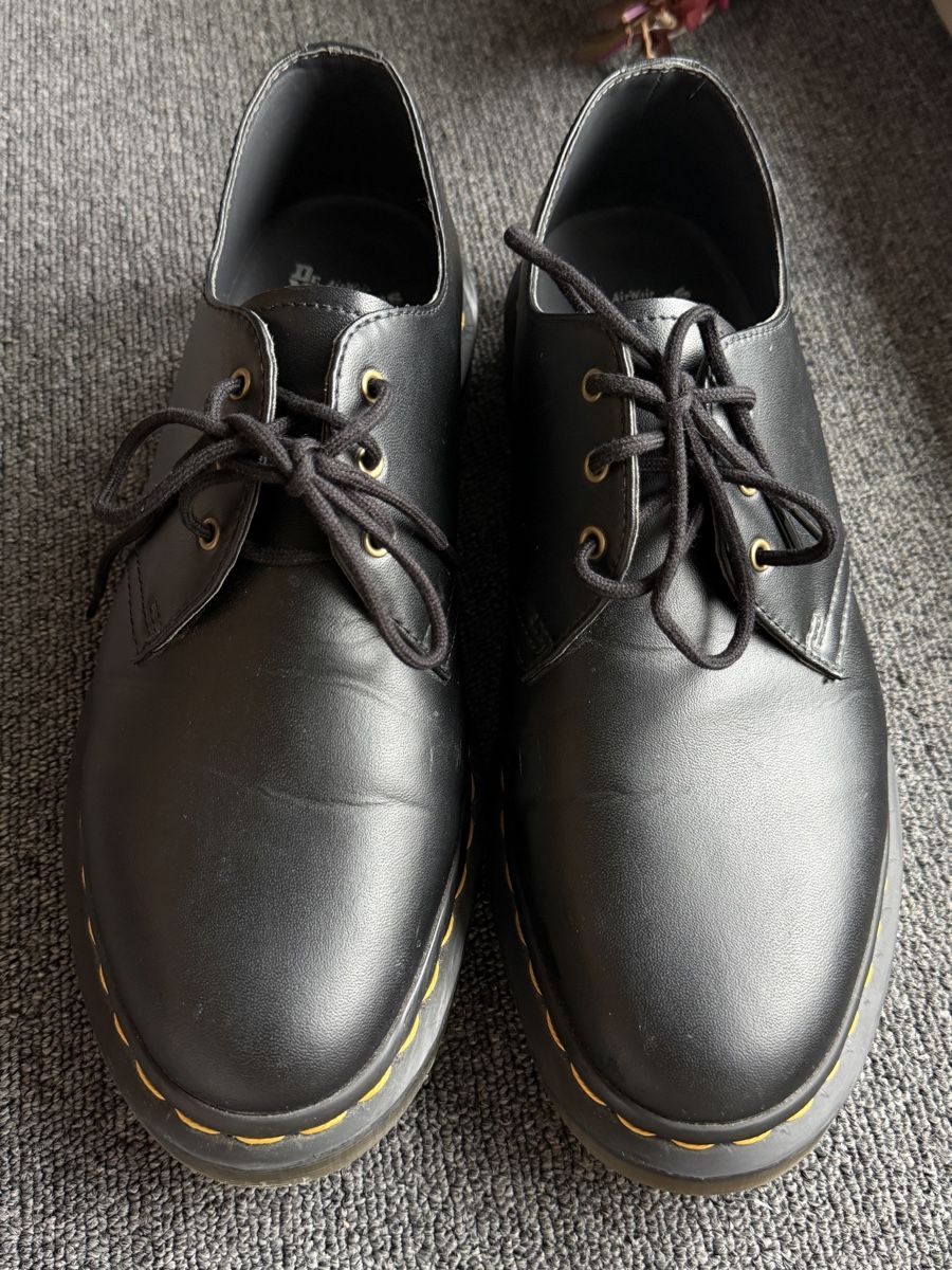 Dr. Martens Scarpe da uomo: Chaussures Dr. Martens noir taille 45  – Nuovo (secondo la descrizione) da Bulle venduto da LeMoleson 1