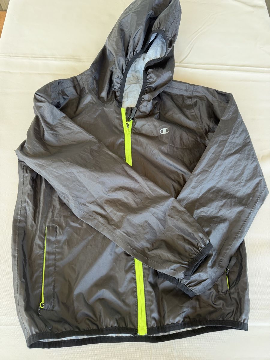 Champion Jacken & Mäntel: Wind/Regenjacke  – Neu (gemäss Beschreibung) aus Neerach von the_modern_mini