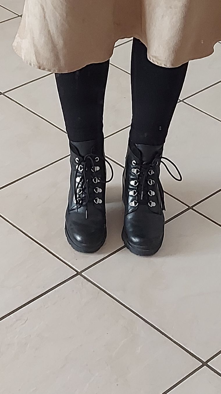 Scarpe da donna: Bottines noires à lacets cuir véritable – Usato da Sion venduto da aud_7pxl 1