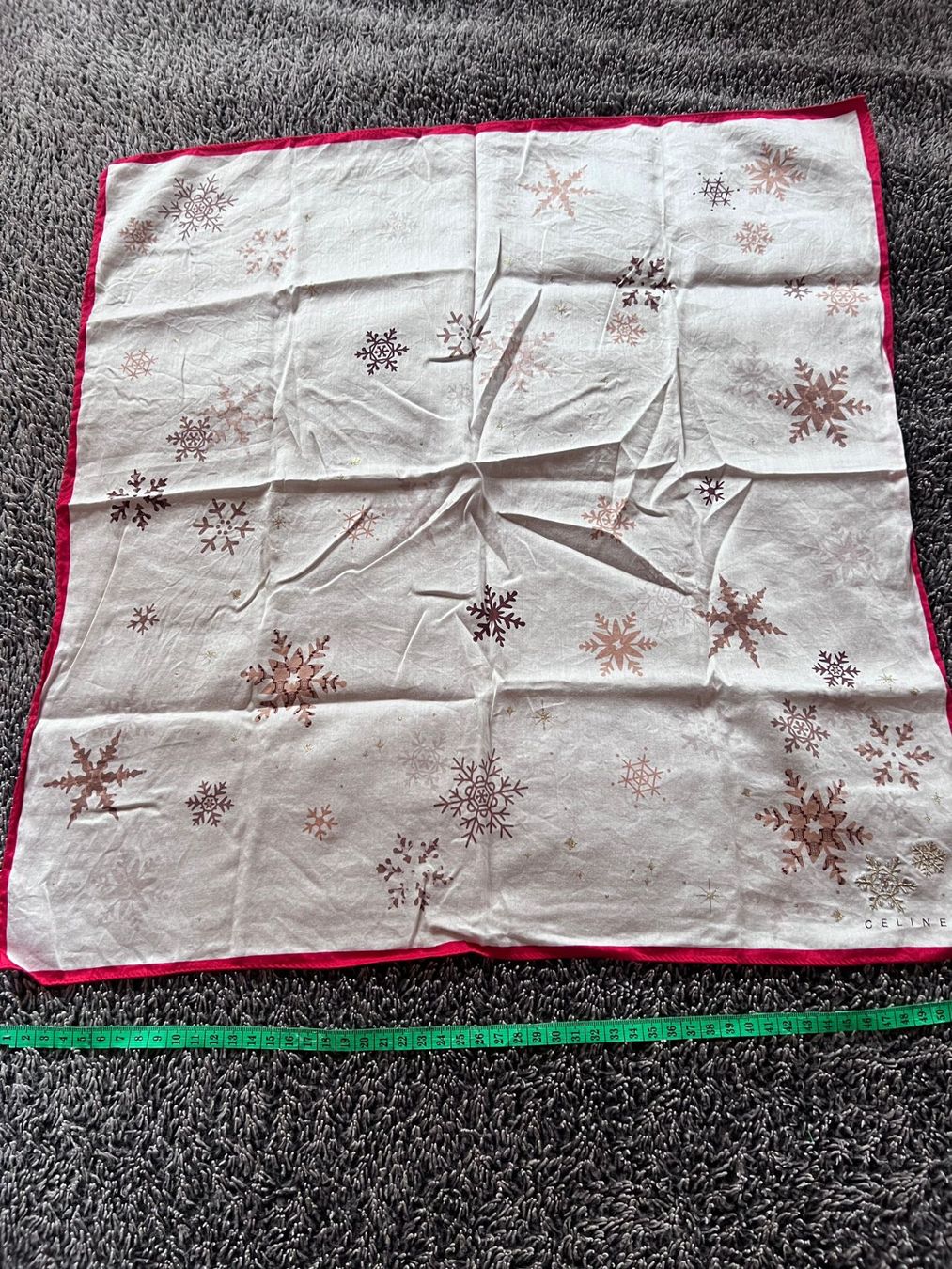 Celine Foulard & Sciarpe: Céline Winter Tuch Schneeflocken – Usato da Winterthur venduto da Dejv 3