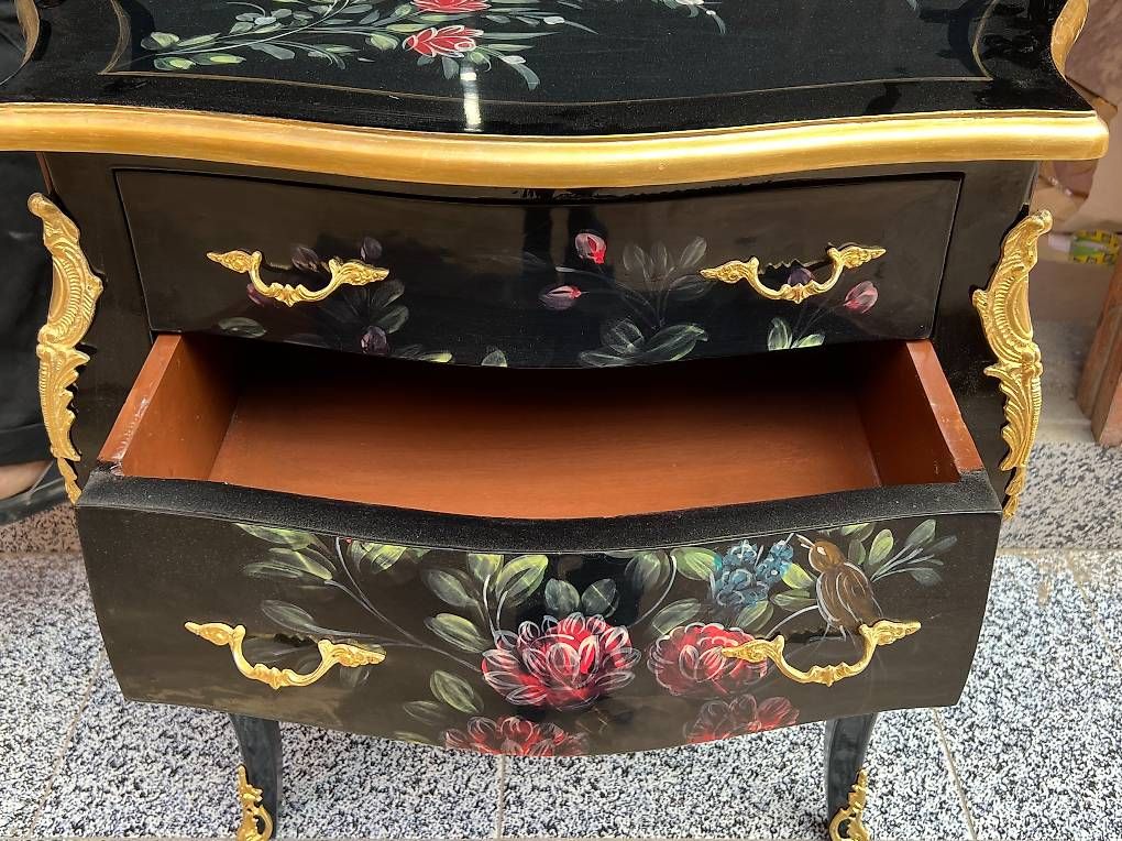 Cassettiere: Commode de style XV  motif fleuri , – Usato da geneve venduto da louisart 2