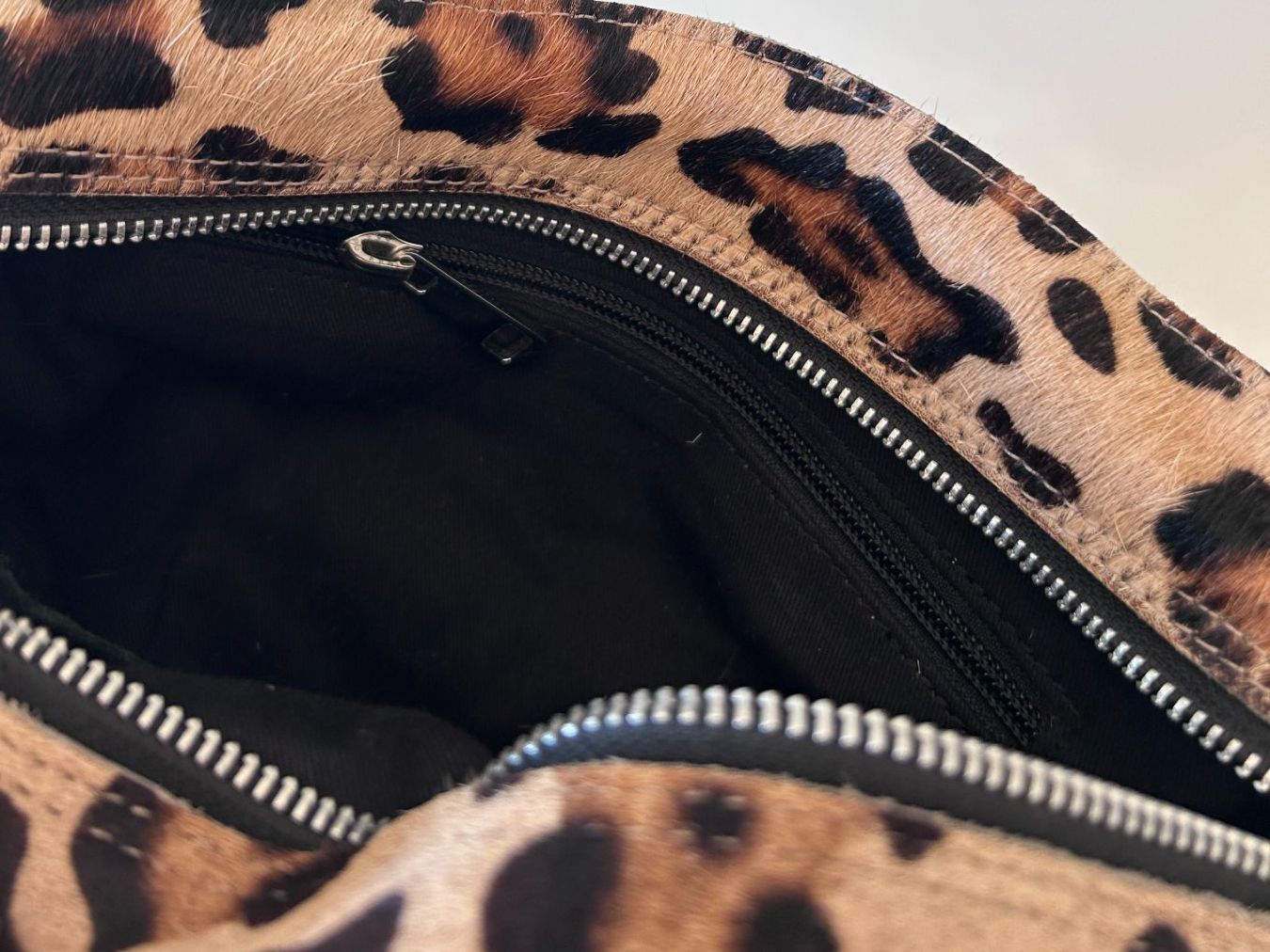 Cos Sacs femmes: Nunoo Tasche mit Leoprint – D'occasion à St. Gallen par look-twice 4