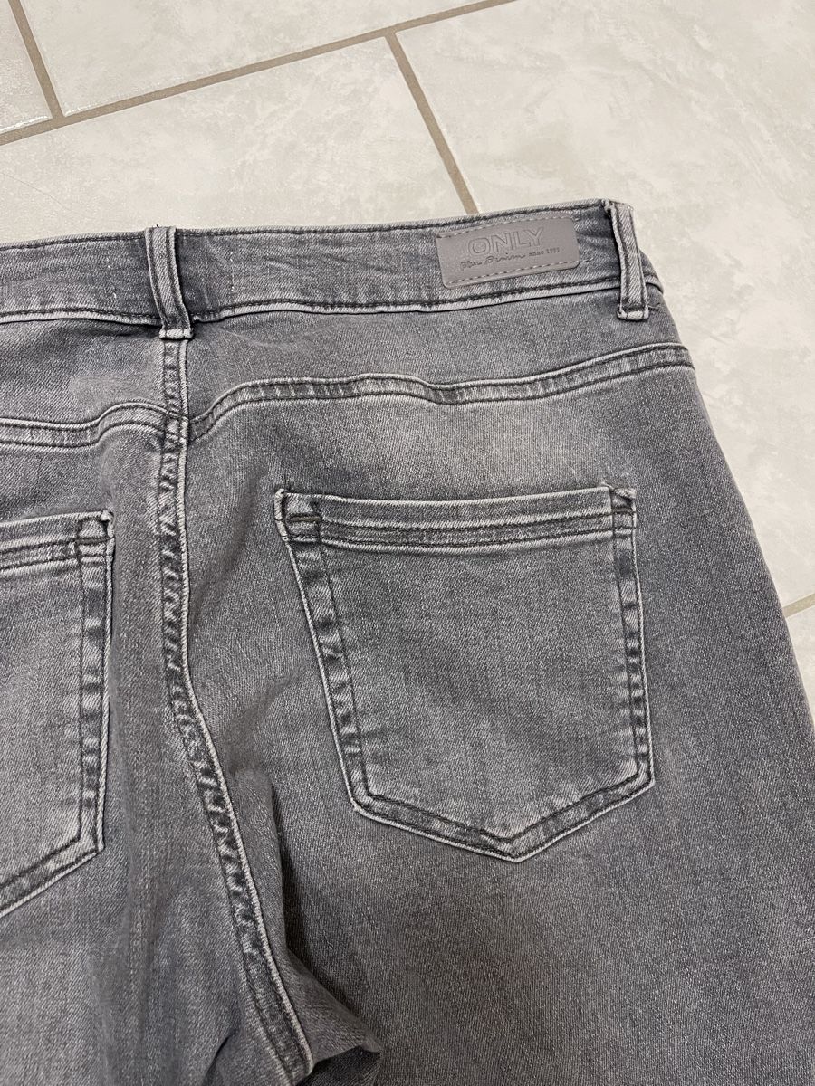 Jeans: Jeans Only – Usato da Bühler venduto da kidisg 1