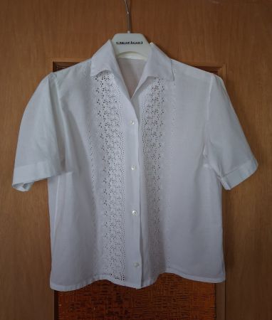 Luftige Vintage Bluse für Damen in weiss mit Stickereien