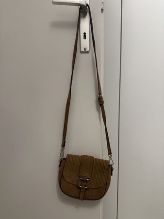 Trendige Umhängetasche von Zara in Braun, neuwertig!