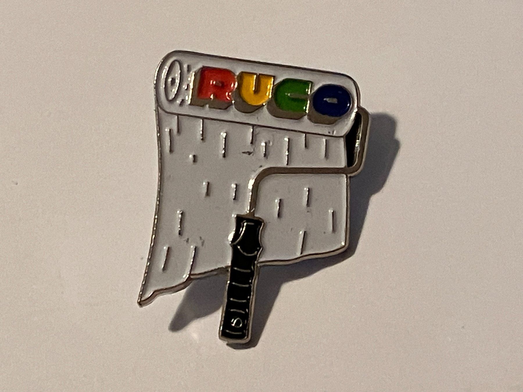 Plaketten & Abzeichen: 1 Pin Ruco Farben – Gebraucht aus Basel von djwwpp