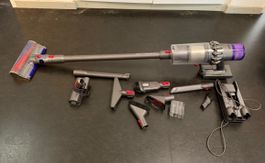 Dyson v11 parquet extra mit allem Zubehör!