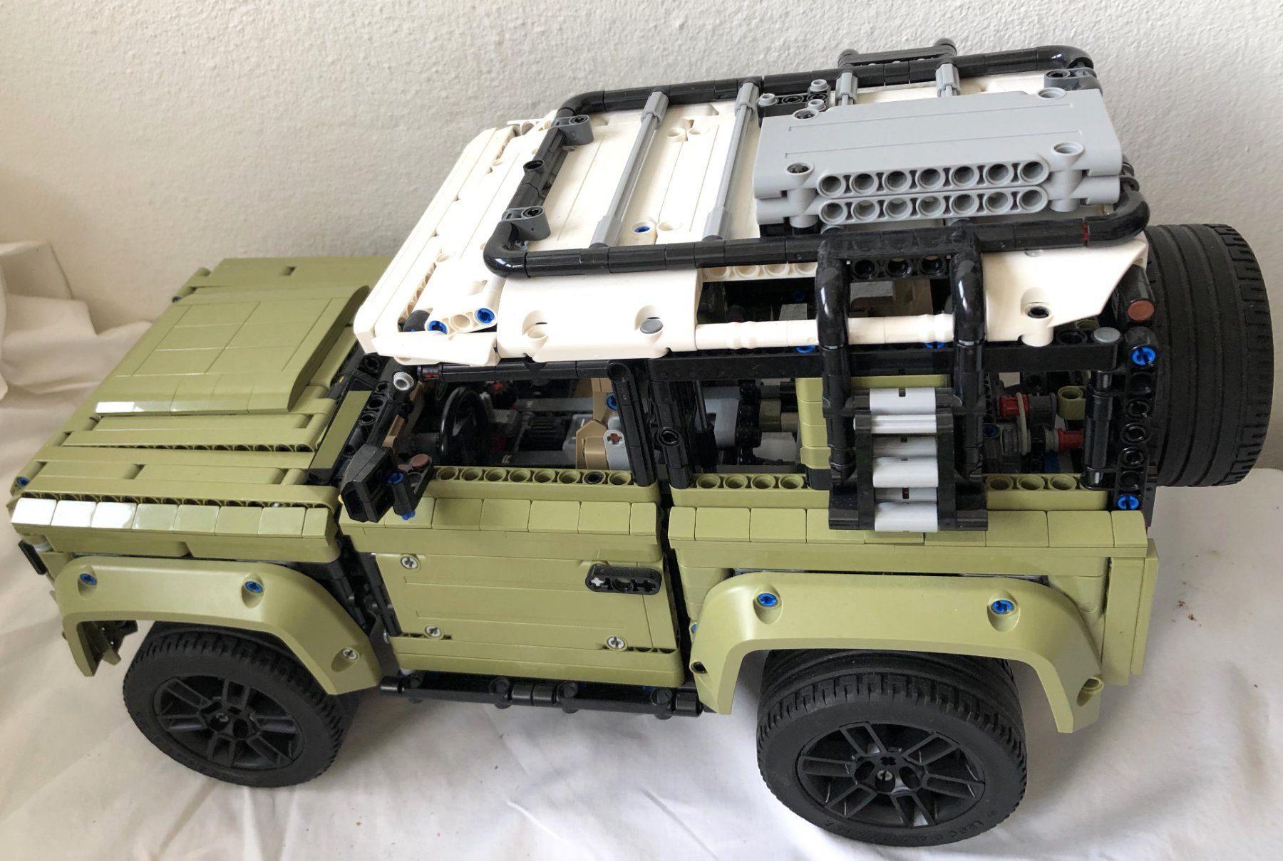 Lego Baukästen: LEGO - Technic - Land Rover Defender - Set 42110 – Gebraucht aus Schaffhausen von