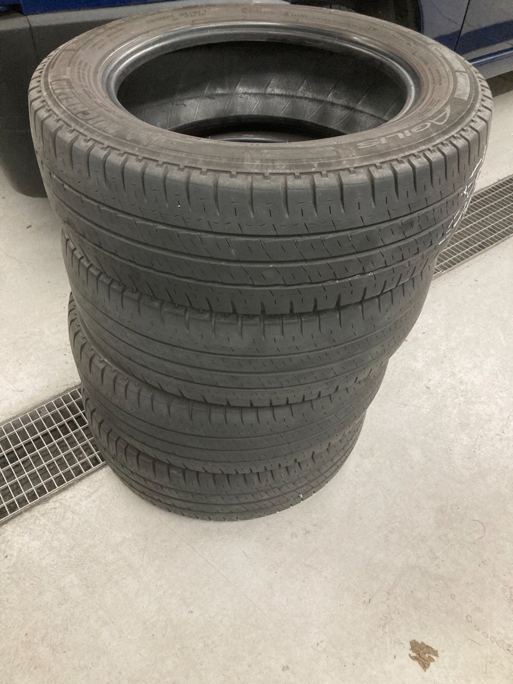 Michelin Pneus & Kompletträder: Sommerpneu  215/60R17 C Michelin – Gebraucht aus Cham von WB2223