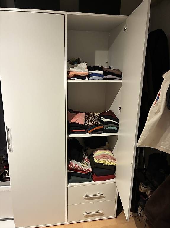 Schränke: Kleiderschrank – Gebraucht aus Hägglingen von Ririmass 1