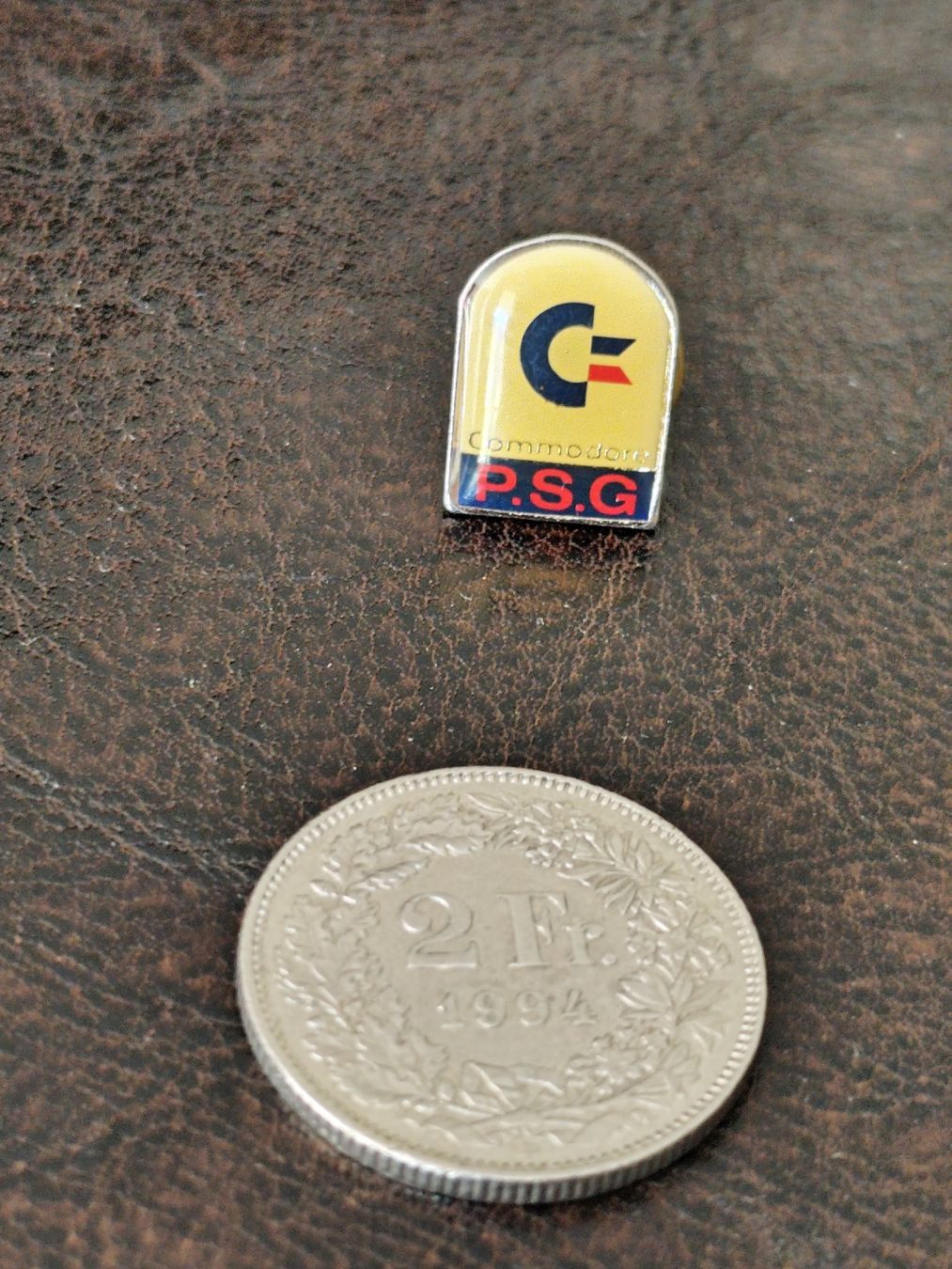 Placchette & Badge: Ancien pins Commodore PSG / retrogaming  – Usato da Moléson-s-Gruyères venduto da Greg2707 1