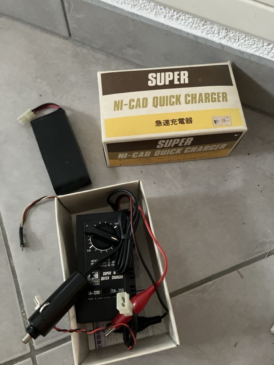 Batterie, Caricabatterie & Alimentatori: Ni cad quick charger – Usato da Spreitenbach venduto da Strolch