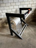 Rollenhalter mit Schneideeinrichtung für Verpackungsmaterial