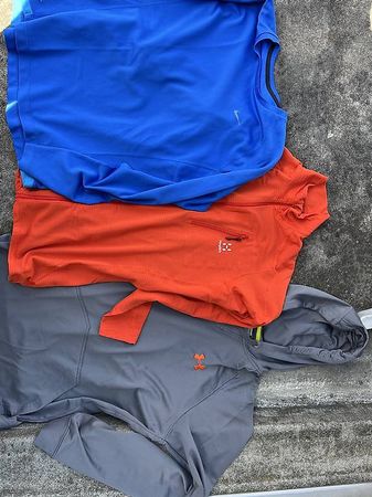 Sport-/Funktionskleidung (Haglöfs, Nike, Under Armour)