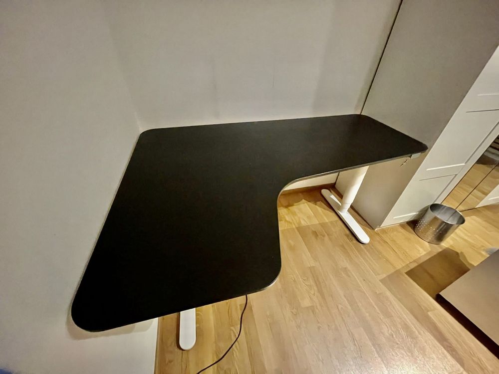 IKEA BEKANT Elektrisch höhenverstellbarer Eckschreibtisch Kaufen auf