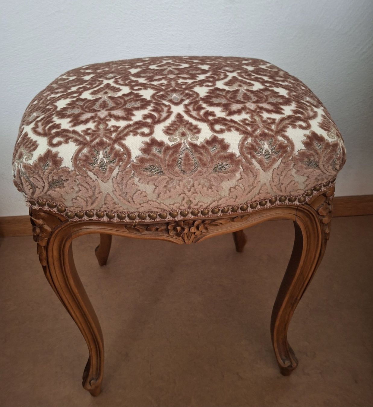 Sofas: Antikes restauriertes Sofa mit Hocker – Neu (gemäss Beschreibung) aus Untervaz von Maharas 2