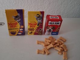 Hunde und Katzenfutter. Puppenhaus, Sammelfigur, Setzkasten