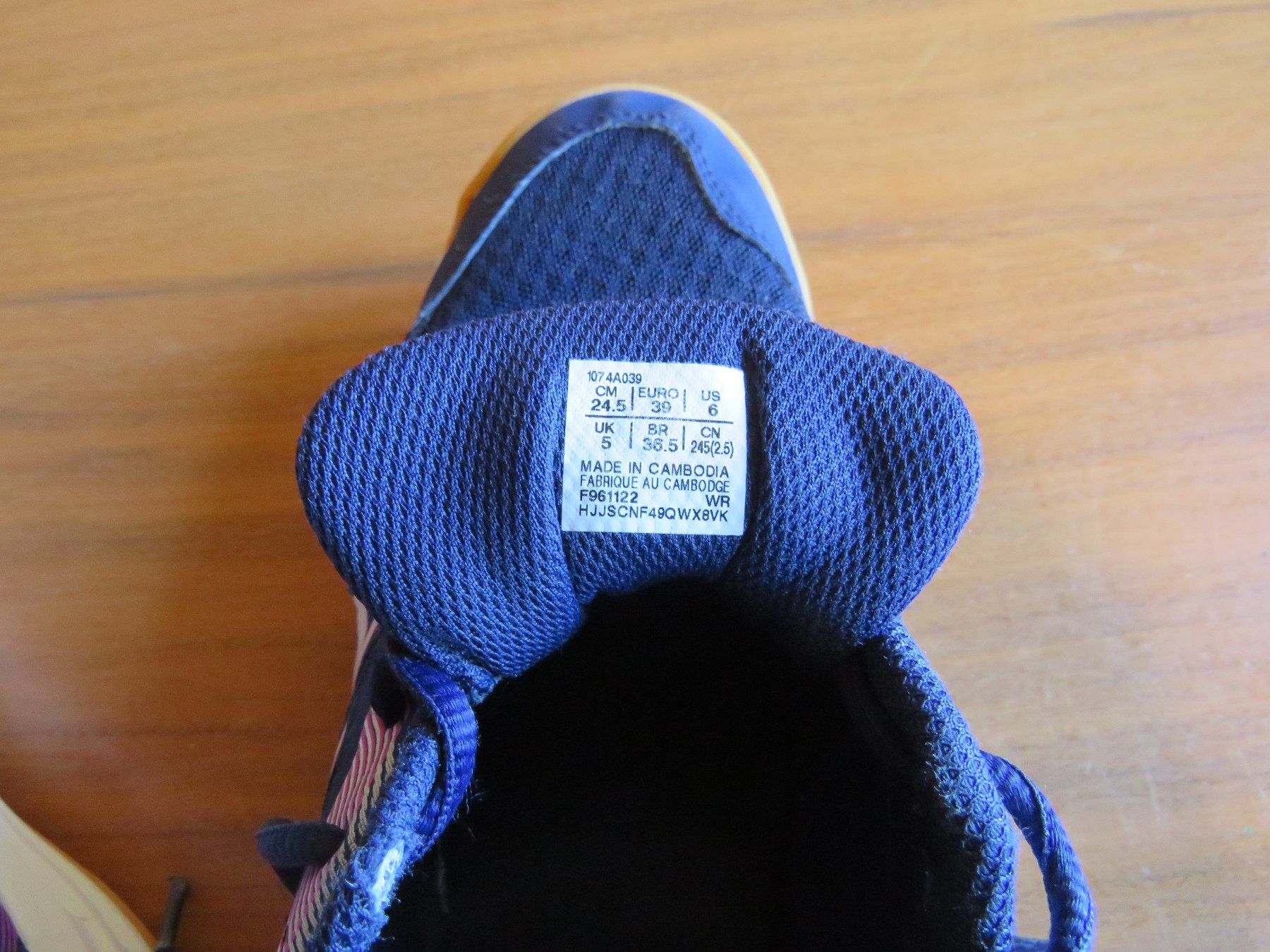 Asics Scarpe per ragazze: Hallenturnschuhe Asics Gr. 39 – Usato da Luthern venduto da floluli 2