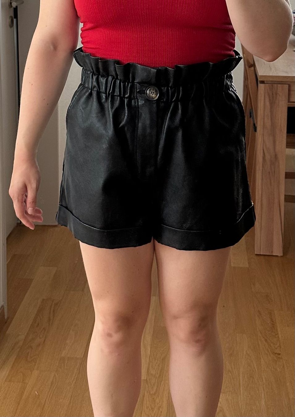 Topshop Pantaloni: Lederhose kurz – Usato da Goldach venduto da mariarosapenasa